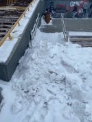 В соцсетях омичи пожаловались на засыпанные снегом пандусы