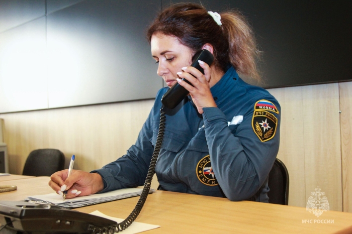 Открыта горячая линия по факту аварийной посадки самолета