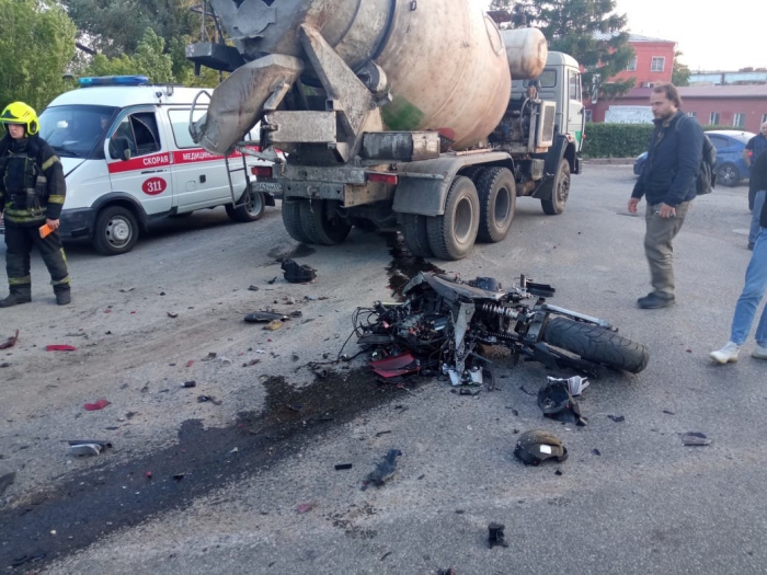 Мотоциклист погиб под колесами КамАЗа