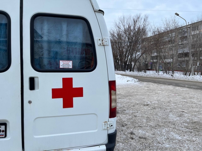 В Омске водитель сбил женщину на пешеходном переходе и скрылся