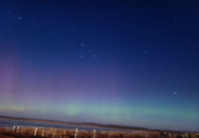 Над Омской областью ночью было видно полярное сияние