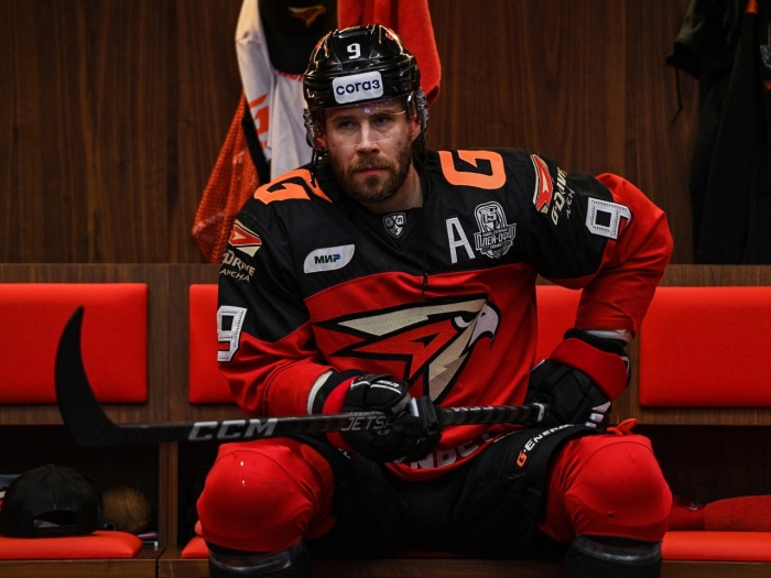 Канадский хоккеист Корбэн Найт принял решение досрочно расторгнуть контракт с «Авангардом»