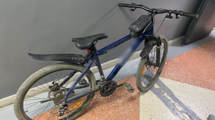 Омич угнал велосипед у доставщика продуктов