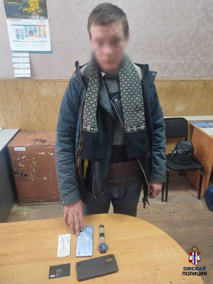 Омич, проживая в гостинице, обокрал двух жильцов