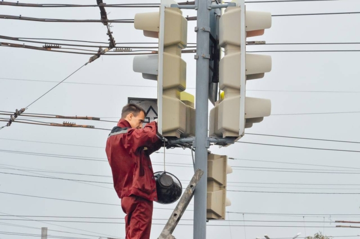 Безопаснее и удобнее: в городе установили первый сенсорный светофор