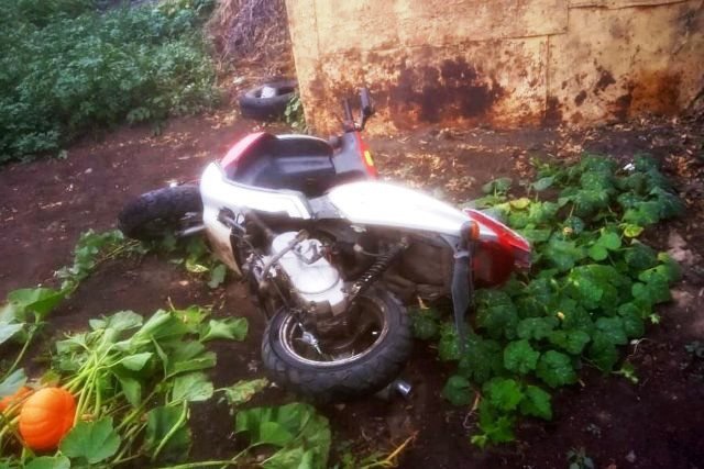 В Нововаршавском районе мужчина угнал скутер