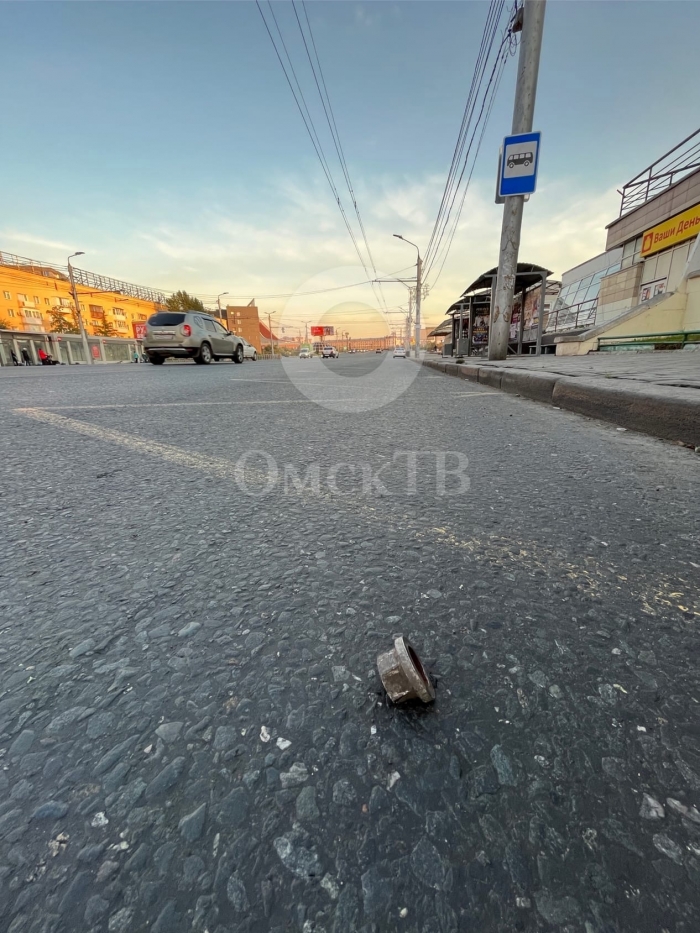 Омичка намерена отсудить у перевозчика миллион за отлетевшее в нее колесо автобуса