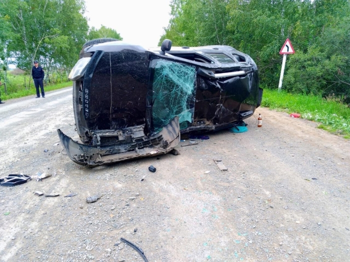 Подчиненные угнали машину начальника и попали в аварию