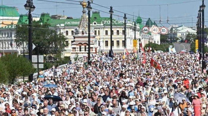 Тысячи омичей прошли крестным ходом по центру города в честь Дня Крещения Руси