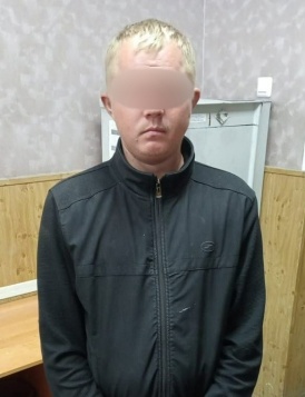 В Омске мужчина, гуляя по кладбищу, украл телефон