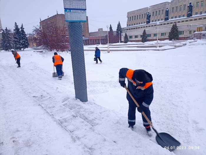 А снег идет...