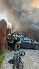 В Омске произошел пожар в двухэтажном доме