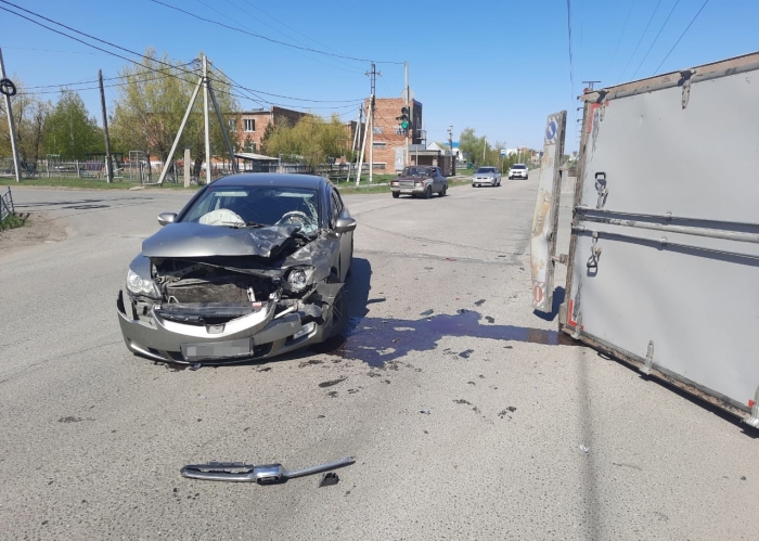 В Омской области женщина с двумя детьми пострадала в ДТП