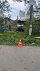 В посёлке под Омском иномарка сбила двоих детей на самокате