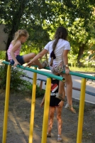 Омский водитель сбил детей, которые перебегали дорогу в неположенном месте