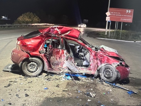 В Омске после столкновения с бензовозом погибла молодая пассажирка «Шевроле»