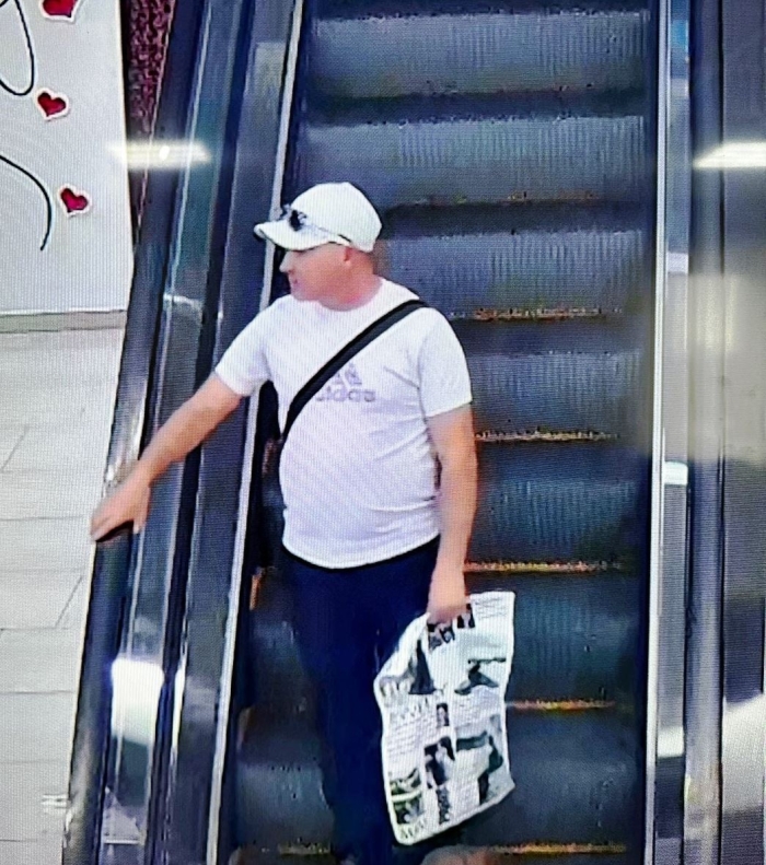 Полиция разыскивает омича, которого подозревают в крупной краже смартфонов