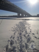 Омич провалился под лед. Его успели спасти