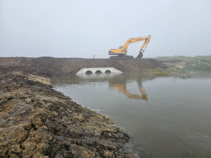 В Крутинском районе по течению реки Оша пустили воду