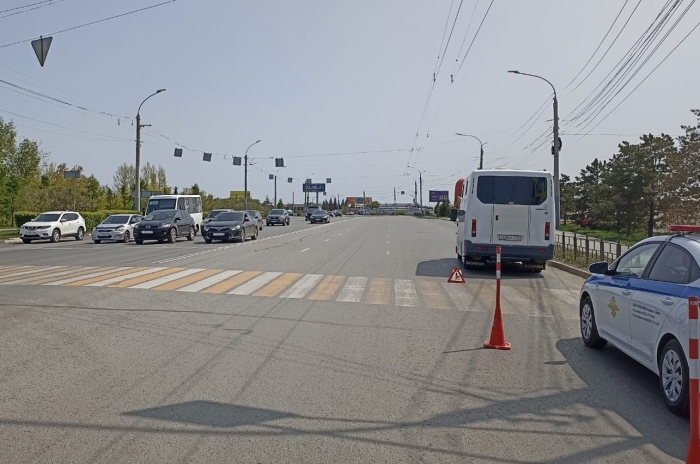 Водитель маршрутки сбил подростка на пешеходном переходе