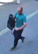 Омич заснул на остановке и лишился золотой цепочки