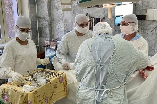 После ДТП омичу десять часов собирали тазовую кость по частям