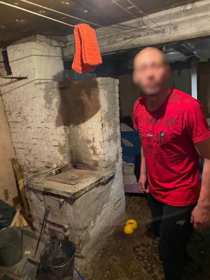 Отца лишили родительских прав за избиение детей