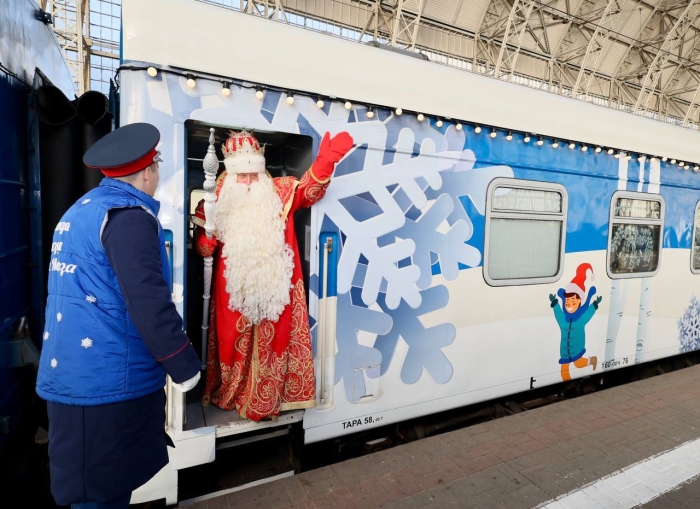 ????Напоминаем, омичи! Завтра в город приезжает поезд Деда Мороза!